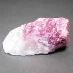 Турмалин розовый в кварце